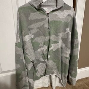 Aerie Women’s Green and Gray Zip-Up Sweater